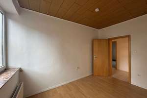 Gepflegte 3 Zimmerwohnung mit großer Küche – Hildesheimer Str. 18, 30880 Laatzen – Vorschaubild 3