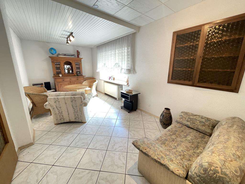 Immobilie in Lappersdorf - Mehrfamilienhaus mit Entwicklungspotenzial Lappersdorf – Naturverbunden und Stadtnah - Bild 2