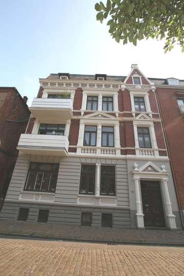 ALTBAUWOHNUNG IN ZENTRALER, GRÜNER LAGE (RÖMBKE IMMOBILIEN KG)