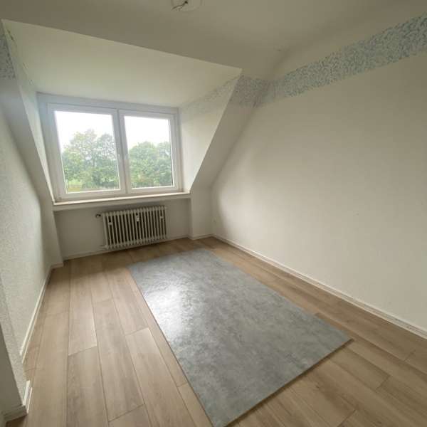 *** helle - 3-Zimmer-Wohnung - in schöner ruhiger Wohnlage mit traumhaften Ausblick ***