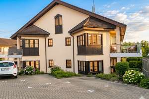 Charmante 2-Zimmer-Wohnung mit Potenzial: 2 Balkone & Garage