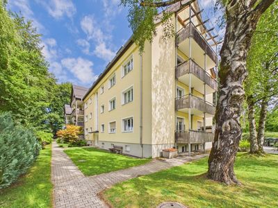 Charmante Dachgeschosswohnung mit Bergblick und überdachter Loggia
- begehrte, zentrale Wohnlage