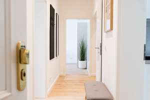 Bezugsfreie 4-Zimmer-Altbauwohnung in Top-Lage: Erstbezug, Einbauküche und vieles mehr!