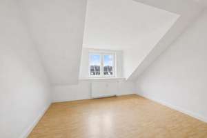 Einziehen und Wohlfühlen- Stilvolle Dachgeschosswohnung in Rüttenscheid – Die vollständige Adresse der Immobilie erhältst du vom Anbieter., 45130 Rüttenscheid, Essen – Vorschaubild 7