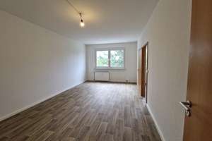 Viel Platz für die ganze Familie: Großzügige 3-Zimmer-Wohnung mit Balkon und grüner Umgebung! – Plovdiver Straße 30, 4205 Grünau-Nord, Leipzig – Vorschaubild 1