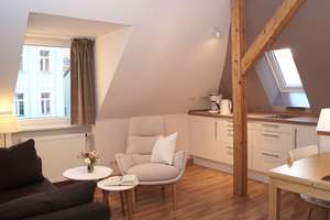 Möblierte, ruhige 2-Zimmer Dachgeschosswohnung in Regensburg-Ostenviertel – Richard-Wagner-Straße 7, 93055 Ostenviertel, Regensburg – Vorschaubild 1