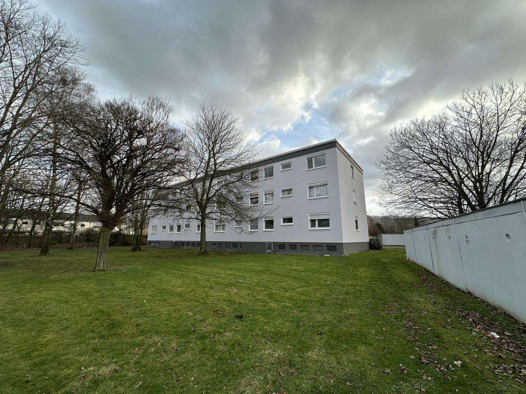 Immobilie in Grevenbroich - Zuverlässige Kapitalanlage: Langfristig vermietete 3-Zimmer-Wohnung mit Balkon - Bild 0