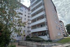 2-Zimmer-Wohnung mit Balkon sowie diversem Mobiliar kostenfrei  ab September verfügbar – Spervogelweg 26, 45279 Freisenbruch, Essen – Vorschaubild 1