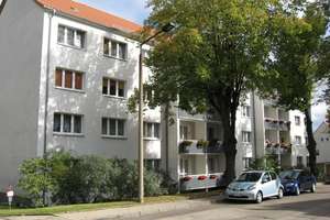 Kleine, gemütliche 2-Raum Wohnung mit Balkon in gepflegter Wohnlage - Heinrich-Heine-Straße 49