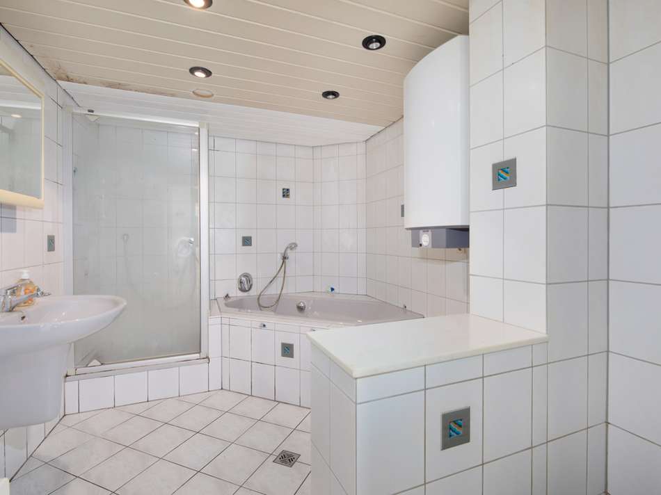 Badezimmer EG Vorderhaus