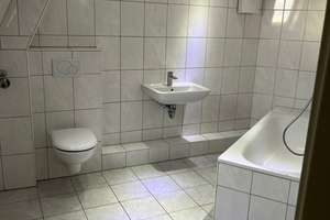 +++ Top Dachgeschoss Whg. Tageslichbad mit Wanne, tolle Aufteilung, 2 Zimmer + Essbereich +++ – Henckelsstr. 22, 42657 Solingen-Mitte, Solingen – Vorschaubild 6