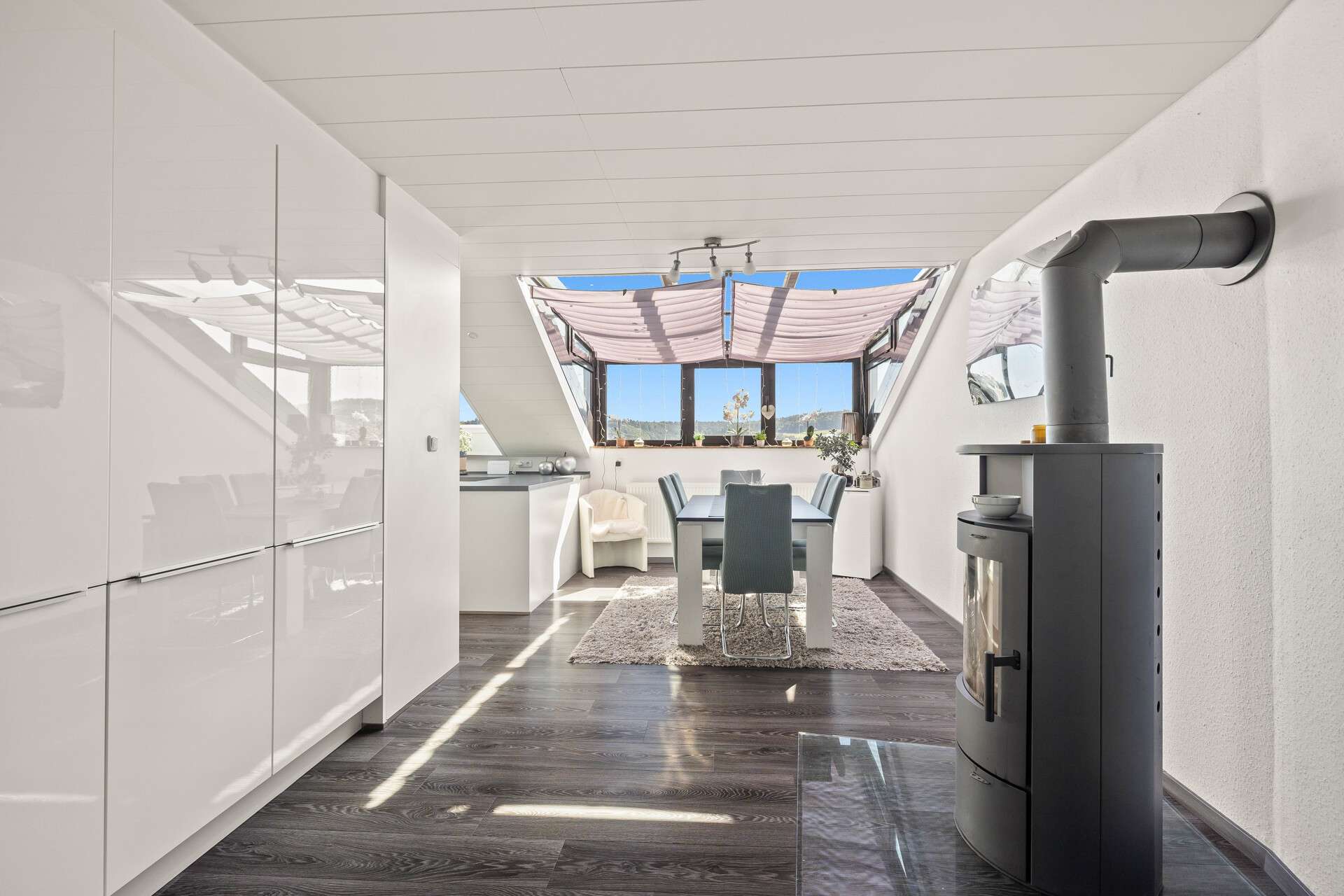 Immobilie in Hohentengen am Hochrhein - Platzwunder mit 2 Wohneinheiten - ca. 324 m² Wohnfläche, XXL-Dachterrasse - modernisiert inkl. PV - Bild 6