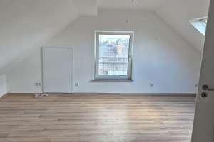 Großzügige 2-Zimmer-Dachgeschosswohnung mit 73 m² in Düsseldorf – 40231 Eller, Düsseldorf – Vorschaubild 3