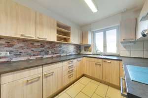 Reihenmittelhaus mit Potenzial: 125 m², Wintergarten und Garten in Neustadt a.d. Aisch – Die vollständige Adresse der Immobilie erhältst du vom Anbieter., 91413 Neustadt an der Aisch – Vorschaubild 1