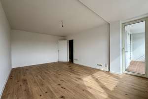 Attraktive Dachgeschosswohnung mit viel Raum und Balkon in zentraler Lage – Rethelstraße 155, 40237 Düsseltal, Düsseldorf – Vorschaubild 2