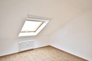 Modern, ruhig und bezugsfrei! Kernsanierte 4-Zimmer-Dachgeschosswohnung mit Garage in Palmbach – Die vollständige Adresse der Immobilie erhältst du vom Anbieter., 76228 Palmbach, Karlsruhe – Vorschaubild 12