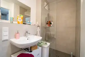 Charmante 1,5-Raum-Wohnung mit Fernsicht, Balkon in Westlage & Einbauküche – Regensburg – Vorschaubild 7