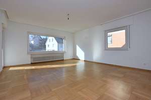 Sonnige, großzügige 4-Zimmer Wohnung in Stuttgart Uhlbach