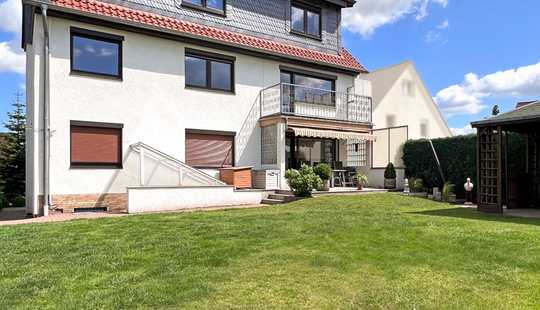 Bild von Zweifamilienhaus auf großem, bebaubarem Grundstück in Wolfsburg!
