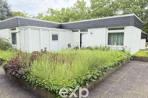 745 € Hausgeld = günstig im Preis: provisionsfreier traumhafter Atrium-Bungalow in Groß-Buchholz – Bornhof 6f, 30627 Groß-Buchholz, Hannover – Vorschaubild 1