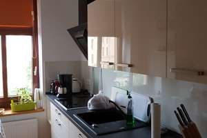 2 - Raum incl. Einbauküche, Echtholzdielung – Adam-Kuckhoff-Str 11, 6108 Nördliche Innenstadt, Halle (Saale) – Vorschaubild 4