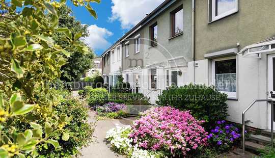 Bild von Idyllisches Familienhaus mit Gartenoase, Sonnenterrasse und Einzelgarage