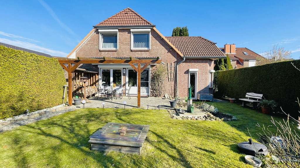 Immobilie in Alveslohe - Attraktives Einfamilienhaus mit großzügigem Grundstück in Alveslohe - Bild 1