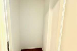 Modernes Süd-Balkon Apartment  möbliert mit EBK sowie Abstellkammer! – Moissistraße 31, 12489 Adlershof, Berlin – Vorschaubild 6