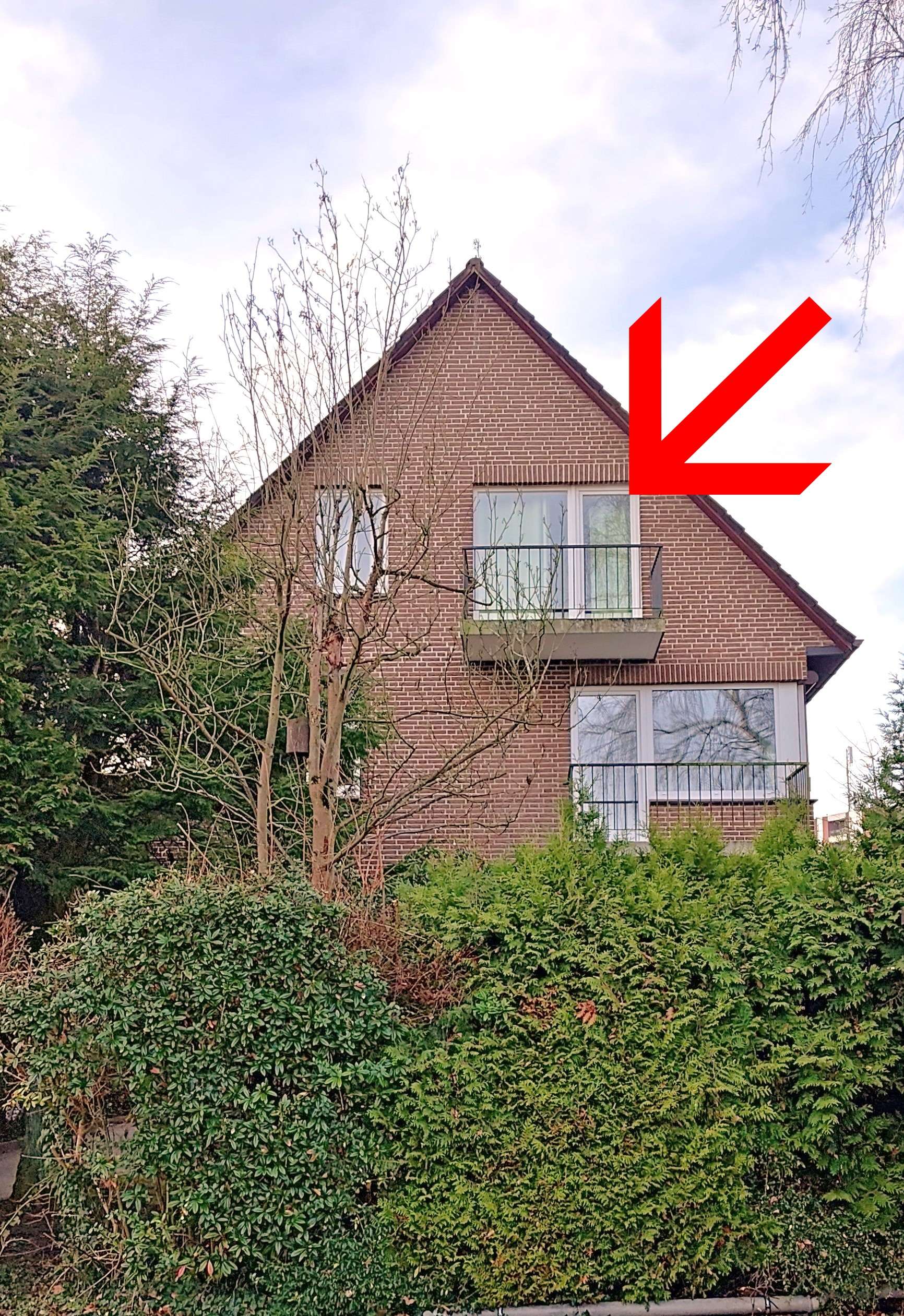 Renovierungsbedürftige 2-Zi.-DG-Whg. Nähe U-Bahn "Berne" mit Balkon und Garage, Hamburg – Bild 2