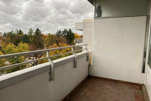 Brück Immobilien - Oberste Etage, freier Blick – 2 Zi.-Eigentumswohnung mit Balkon zum Gestalten