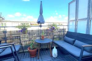 Privat: attrak. 2-Zimmer Wgh im 3. OG mit EBK/Balkon/TG in Eidelstedt