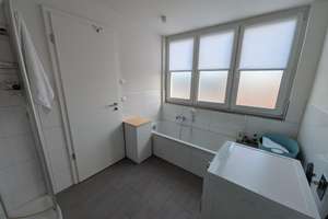 Moderne Dachgeschosswohnung mit Terrasse in Aachen-Burtscheid – 52066 Burtscheider Kurgarten, Aachen – Vorschaubild 9