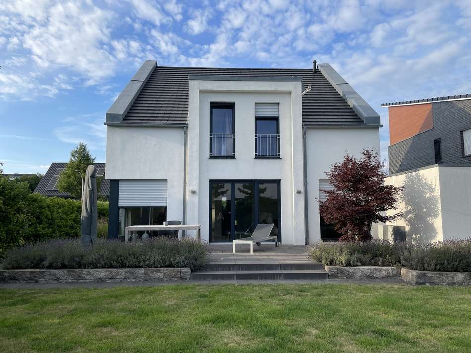 Rückansicht im Sommer