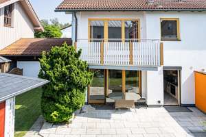 Großzügige, helle Doppelhaushälfte mit charmanten Garten – Die vollständige Adresse der Immobilie erhältst du vom Anbieter., 85521 Ottobrunn – Vorschaubild 2