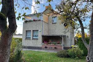 DEUTSCHMANN IMMOBILIEN ***** ivd - Stattliches Wohnhaus mit Vollkeller und Garage in Berlin-Buch! – Die vollständige Adresse der Immobilie erhältst du vom Anbieter., 13125 Buch, Berlin – Vorschaubild 1