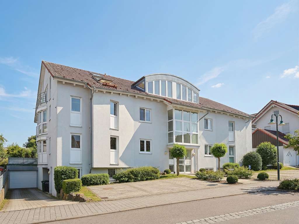 Immobilie in Deckenpfronn - Lichtdurchflutete Wohnung in naturnaher Lage mit besonderem Wohlfühlfaktor - Bild 0