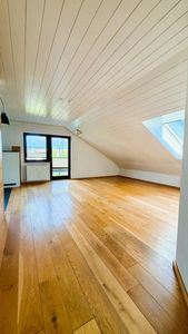 Charmante DG-Wohnung mit Balkon, Stellplatz & EBK in ruhiger Lage