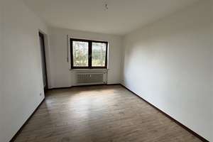 Großzügige 4-Zimmer-Wohnung mit Balkon und Garage in Mitterteich – Die vollständige Adresse der Immobilie erhältst du vom Anbieter., 95666 Mitterteich – Vorschaubild 6
