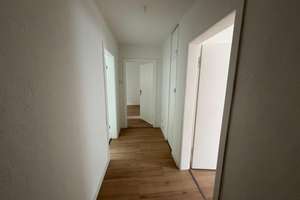 Frisch renovierte 3-Zimmer-Dachgeschosswohnung mit Badewanne – ab sofort bezugsfrei – Rembergstr 17, 58095 Mittelstadt, Hagen – Vorschaubild 4
