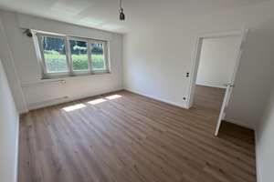 ERSTBEZUG: Kernsanierte 3+1 Zimmer-Wohnung mit separatem Büro sowie Garage im Lehenviertel 