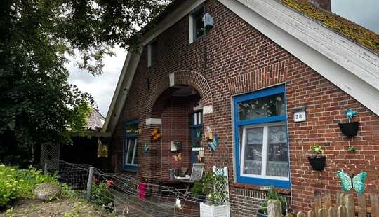Bild von Schönes Landhaus modernisiert mit fünf Wohneinheiten, und großen Grundstück zu verkaufen.