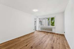 PROVISIONSFREI: komplett sanierte 3-ZKB mit Stellplatz und 2 Balkonen in Top Lage! – Bürgermeister-Bohl-Str. 24, 86157 Pfersee-Süd, Augsburg – Vorschaubild 4