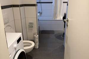     Helle 3-Zimmer-Wohnung mit Einbauküche und Stellplatz - ab 01.08  – Die vollständige Adresse der Immobilie erhältst du vom Anbieter., 80807 Milbertshofen, München – Vorschaubild 2