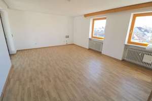 Sehr gepflegtes Einfamilienhaus, 2 Einliegerwohnungen, großes Grundstück und viel Nutzungspotenzial – Die vollständige Adresse der Immobilie erhältst du vom Anbieter., 84149 Velden – Vorschaubild 9