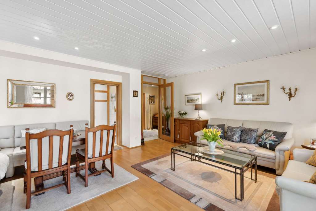 Immobilie in Bad Tölz - Charmante 3-Zi.-Erdgeschosswohnung mit Garten in Bad Tölz - Attraktives Investment mit Wohnrecht - Bild 1