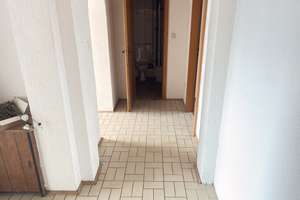 Lebendiger Wohnraum in Essen: 3,5-Zimmer-Wohnung mit Balkon – Giesebrechtstraße 30, 45144 Frohnhausen, Essen – Vorschaubild 2