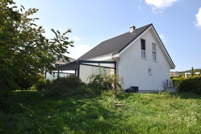 Modernes Einfamilien-Energiesparhaus mit Doppelgarage und großem Garten in ruhiger Lage!