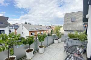 Top gepflegte 2-Zimmer-Wohnung  * großer Balkon * TG* Aufzug
