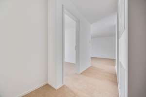 Naturnahe barrierefreie Neubau 3-Zimmer-Wohnung mit großem Balkon in Erlangen-Alterlangen – Lerchenbühl 33, 91056 Heiligenloh, Erlangen – Vorschaubild 19