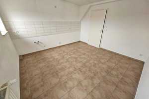 Ansprechende 3 Zimmer im Dachgeschoss+Balkon+Loggia+Tageslichtbad mit mit Badewanne+Abstellraum ! – Schönebecker Str. 47, 39104 Magdeburg – Vorschaubild 9